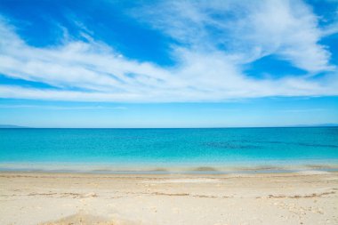 Turkuaz su ve beyaz kum Fiume Santo Beach