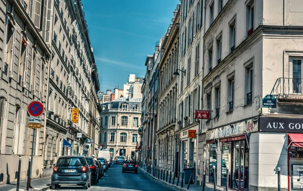 Luxusní budovy ve čtvrti Montmartre — Stock fotografie