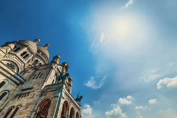 Svět slavná katedrála Sacre Coeur na Montmartru — Stock fotografie