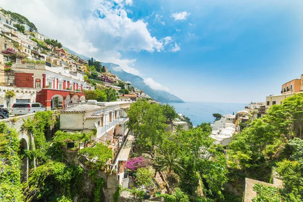 Världen berömda Positano på Amalfikusten — Stockfoto