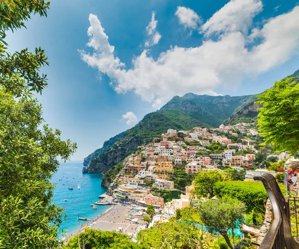 Piękny Positano linii brzegowej w świecie słynne wybrzeże Amalfi — Zdjęcie stockowe