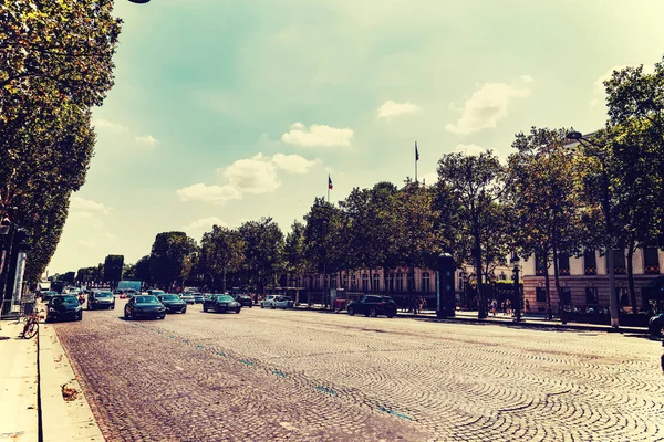 Világ híres avenue des Champs Élysées-ban Párizsban — Stock Fotó