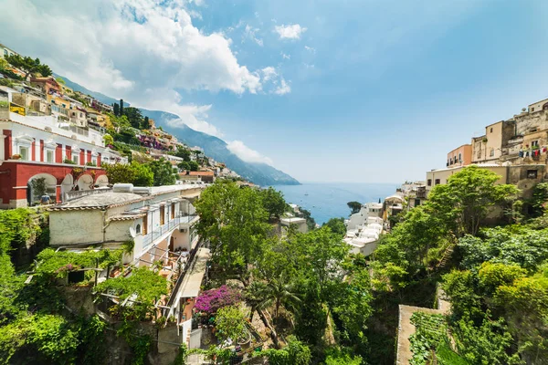 Världen berömda Positano på en solig dag — Stockfoto