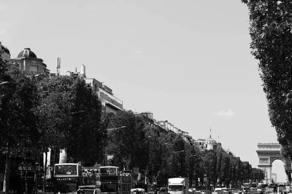Champs Elysees with arch de triomphe on the background — Stock Photo, Image
