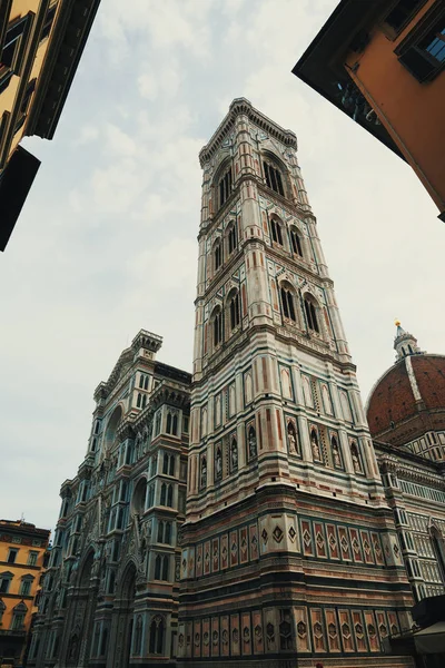 Floransa Santa Maria del Fiore katedralde yan görünüm — Stok fotoğraf