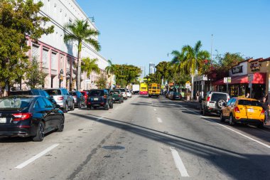 Ünlü Calle Ocho küçük Havana'da trafik