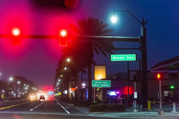 Semáforo vermelho na avenida Miami em Veneza — Fotografia de Stock