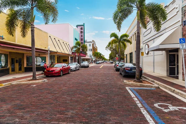 Rua pavimentada no bairro histórico de Ft Myers — Fotografia de Stock