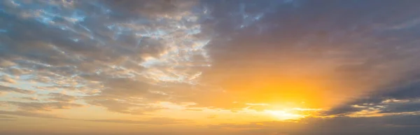 Malebné obloha nad Neapol pobřeží při západu slunce — Stock fotografie