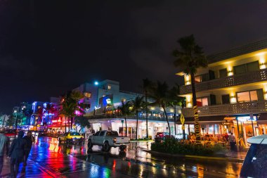 Dünyaca ünlü Ocean Drive'da gece hayatı 