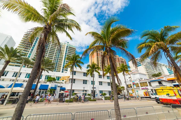 Personas en el paseo marítimo de Ft Lauderdale — Foto de Stock