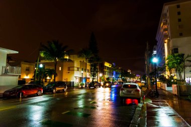 South Beach dünyaca ünlü Ocean Drive renkli ışıklar