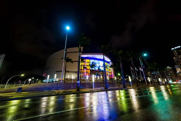 American Airlines arena nel centro di Miami di notte — Foto Stock