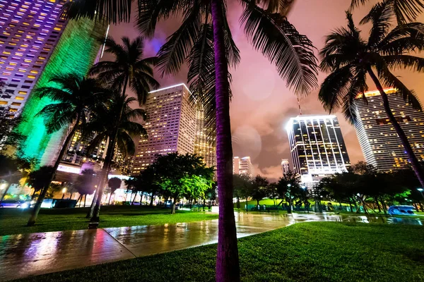 Bayfront Park v centru Miami v noci — Stock fotografie