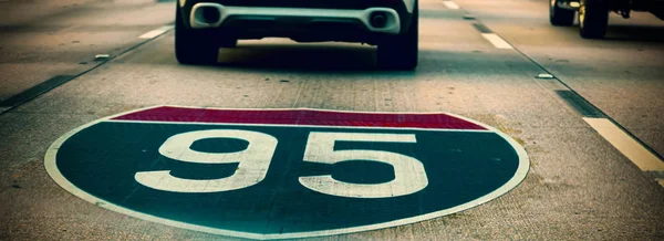 Escudo interestadual 95 pintado no asfalto em Miami — Fotografia de Stock