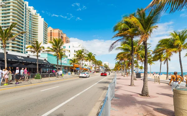 Mensen op South Fort Lauderdale Beach Boulevard — Stockfoto