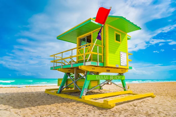 世界的に有名なマイアミビーチのライフガードタワー — ストック写真