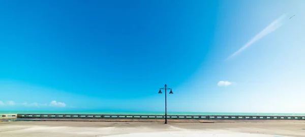 화창한 날에 에드워드 B 나이트 부두 바람의 가로등 기둥 — 스톡 사진