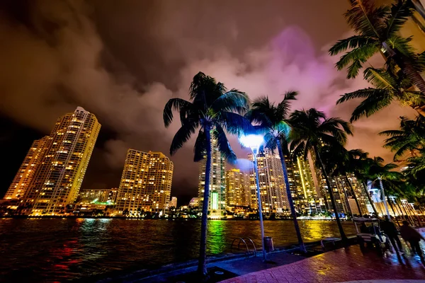 Noite colorida em Miami Riverwalk — Fotografia de Stock