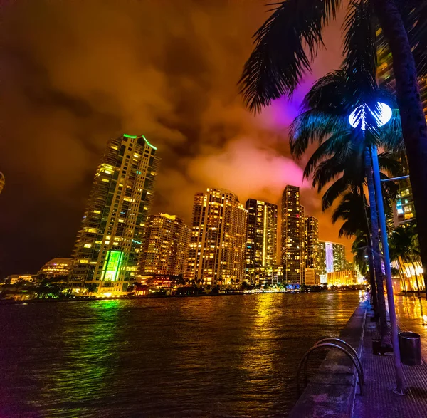 Noite colorida em Miami Riverwalk — Fotografia de Stock