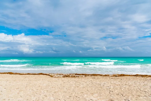 Mulet himmel över Miami Beach Shore — Stockfoto