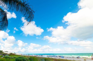 Miami Beach kıyı üzerinde bulutlar