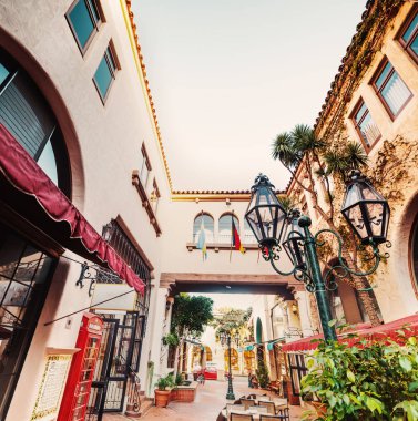 Güzel Santa Barbara Alışveriş merkezi