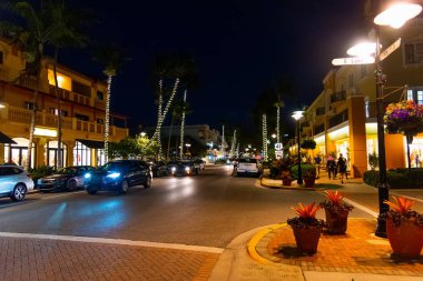 Napoli şehir merkezinde renkli bir gece