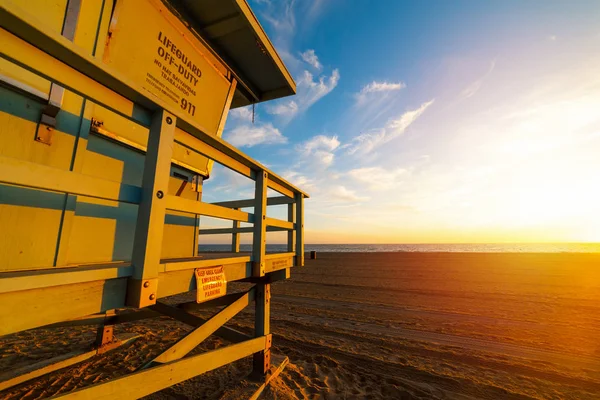 Lifeguard hut in Malibu shore at sunset — Stock Photo, Image