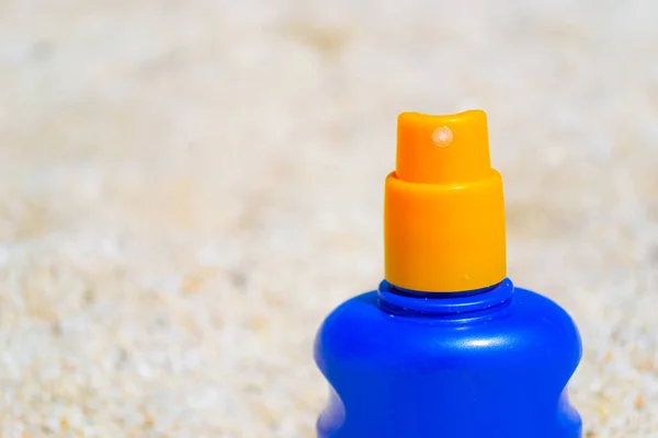 Close Blue Yellow Suntan Bottle White Beach — Stock Photo, Image