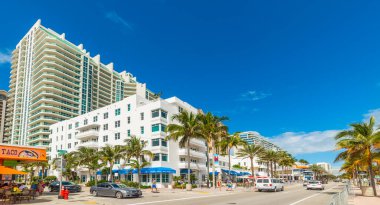 Fort Lauderdale, ABD - 22 Şubat 2019: Fort Lauderdale deniz cephesindeki insanlar