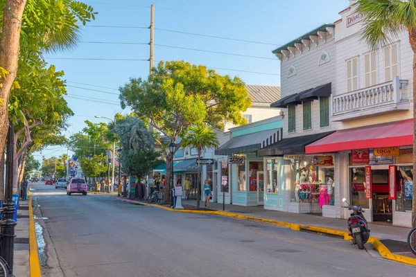 Key West Usa Února 2019 Obchody Ulici Duval Při Západu — Stock fotografie