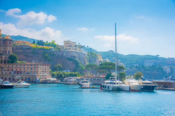 Sorrento Ita Května 2018 Lodě Sorrentském Přístavu Slunečného Dne — Stock fotografie