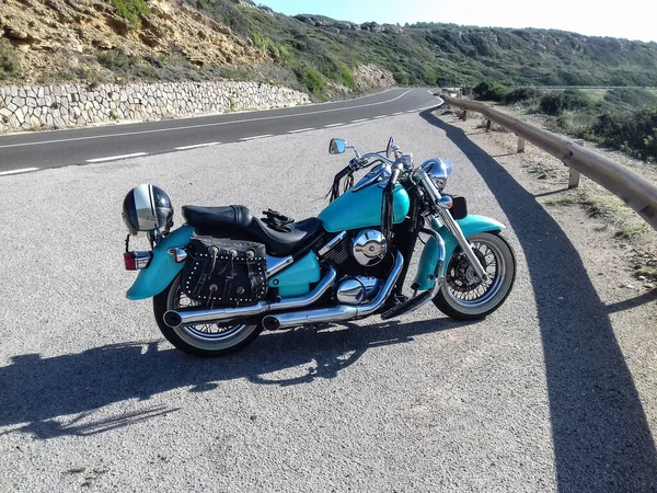 Sardinia Ita Листопада 2019 Туркуазний Класичний Мотоцикл Припаркований Краю Прибережної — стокове фото