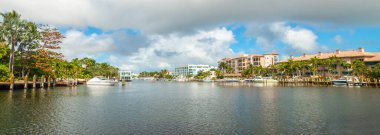 Fort Lauderdale 'deki Las Olas adaları üzerinde bulutlu bir gökyüzü. Florida, ABD