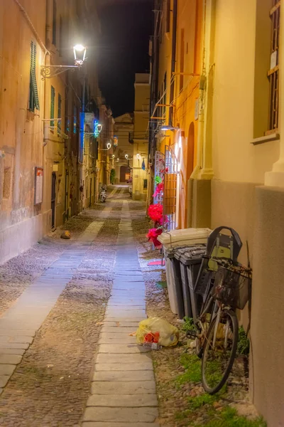 Rua Estreita Cidade Velha Alghero Noite Sardenha Itália — Fotografia de Stock