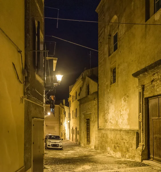 Callejón Estrecho Casco Antiguo Alghero Por Noche Cerdeña Italia — Foto de Stock