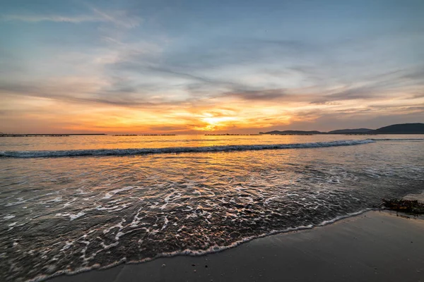 Overcast Himmel Över Alghero Strand Vid Solnedgången Sardinien Italien — Stockfoto