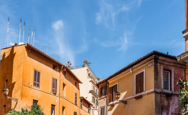 Blauer Himmel Über Bunten Fassaden Rom Italien — Stockfoto