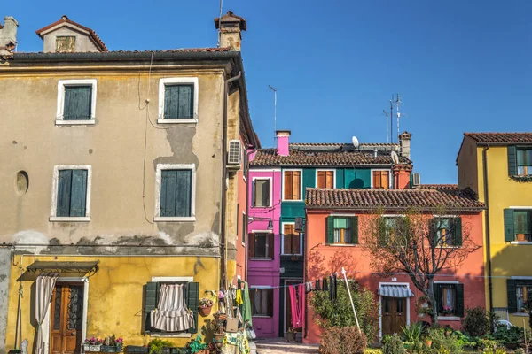 Piękne Budynki Burano Słoneczny Dzień Włochy — Zdjęcie stockowe