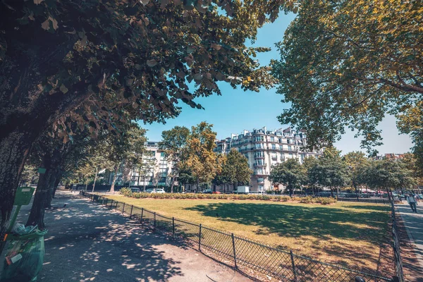 Liten Park Paris Sommaren Frankrike — Stockfoto