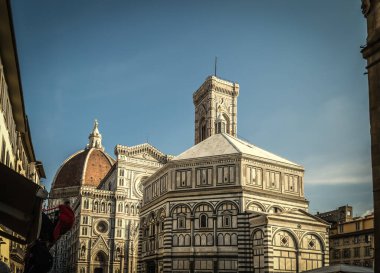 Gün batımında Floransa 'daki Santa Maria del Fiore katedrali. Toskana, İtalya