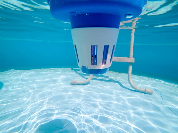 Underwater View Chlorine Dispenser Swimming Pool Pool Ladder Background — Stock Photo, Image