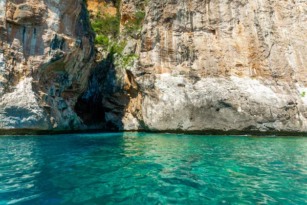 Falaise Rocheuse Eau Bleue Dans Golfe Orosei Golfe Orosei Trouve — Photo