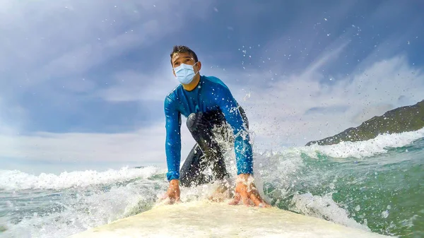 Front View Surfer Virus Protection Mask Riding Small Wave — Stock Photo, Image