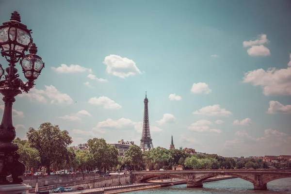 Wereldberoemde Eiffeltoren Gezien Vanaf Alexander Iii Brug Parijs Frankrijk — Stockfoto