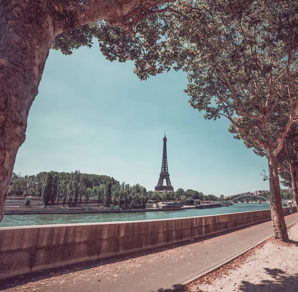 Seine Mit Eiffelturm Hintergrund Paris Frankreich — Stockfoto