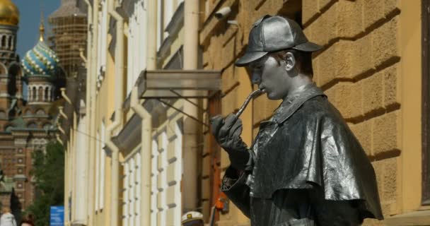 Petersburg Ryssland Kan 2018 Sherlock Holmes Röker Pipe Levande Skulptur — Stockvideo