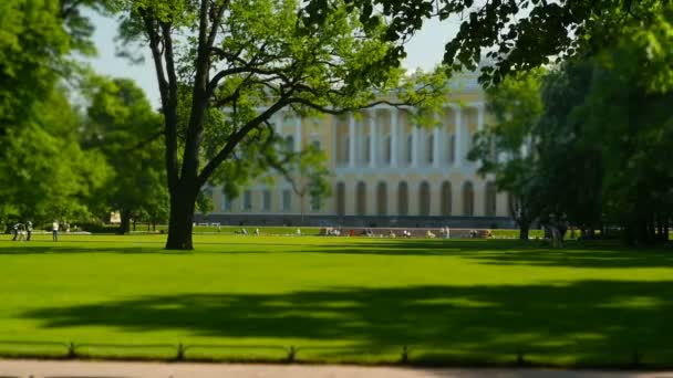 Les Gens Marchent Sur Vert Royal Parc Time Lapse Tilt — Video