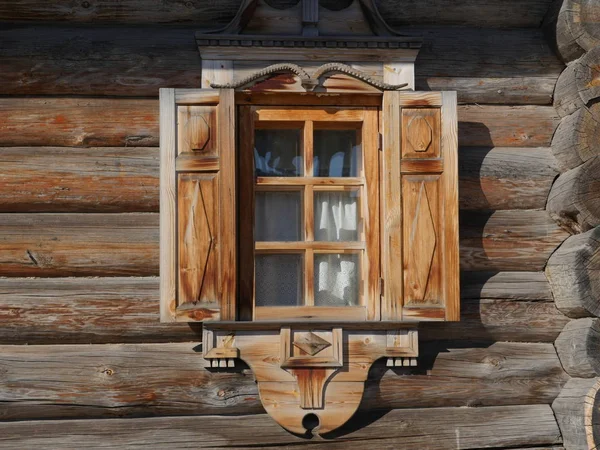 Fenêtre Avec Volets Dans Une Vieille Maison Bois — Photo